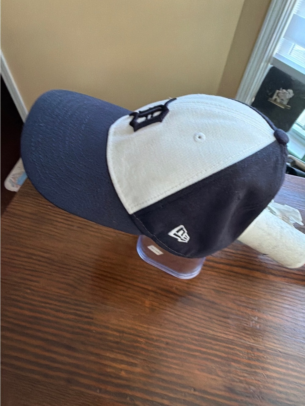New Era 9 FORTY Detroit Tigers black and white two-tone baseball hat- Youth size